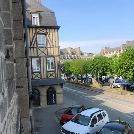 L'aparthe - Vue Sur La Place Du Marche * Dinan