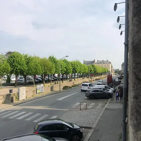 Apartment L'aparthe - Vue Sur La Place Du Marche Dinan