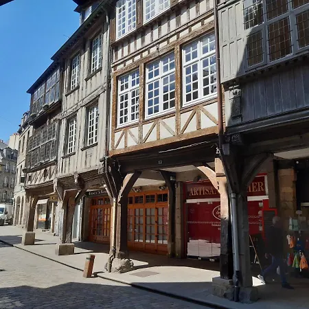 L'aparthe - Vue Sur La Place Du Marche Apartment Dinan