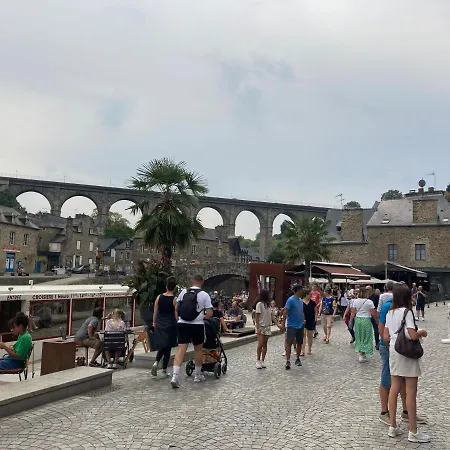 L'aparthe - Vue Sur La Place Du Marche * Dinan