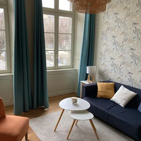 L'aparthe - Vue Sur La Place Du Marche Apartment Dinan
